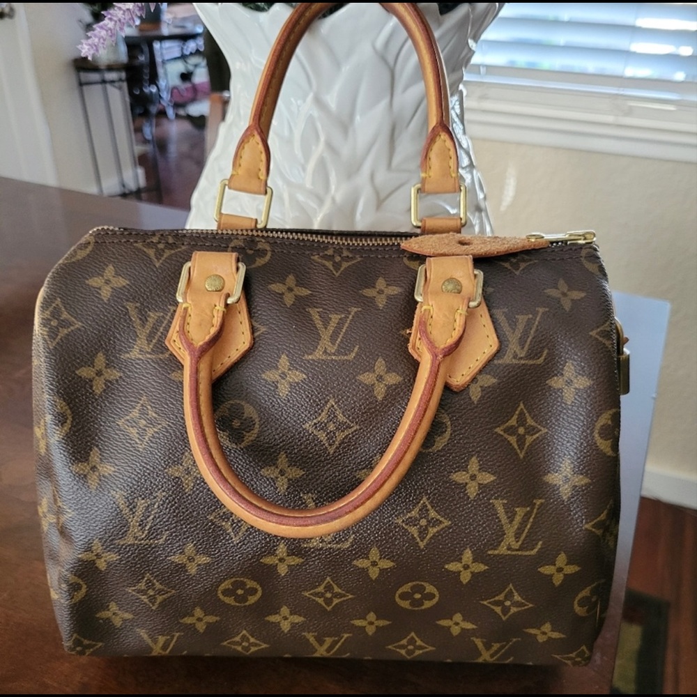 Authentic Louis Vuitton Monogram Speedy 25